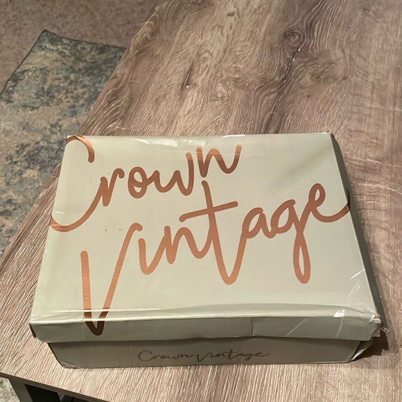 Crown Vintage Shoes - NIB Crown Vintage side zip toast boots, Size 5